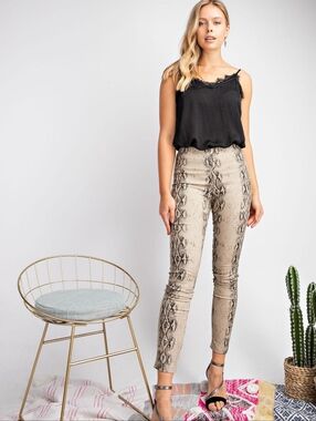 Easel Snake Print Skinny Pants. NWT Size Small